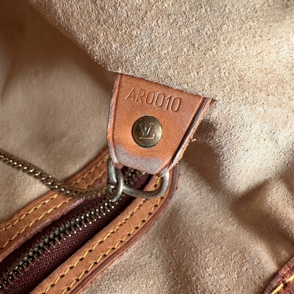 1. LOUIS VUITTON MONOGRAM PETIT BUCKET BAG. - Picture 14 of 14